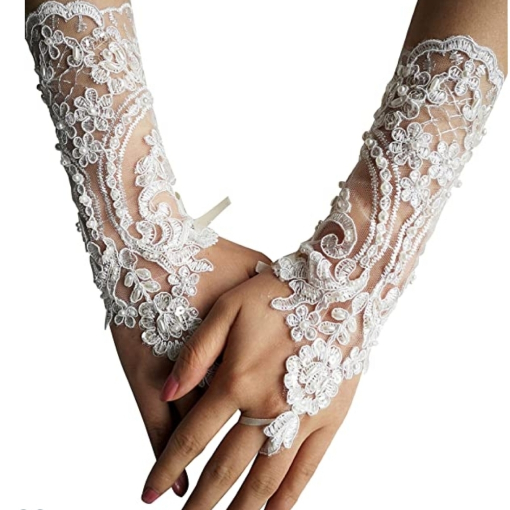 NWT offwhite lace wedding fingerless gloves